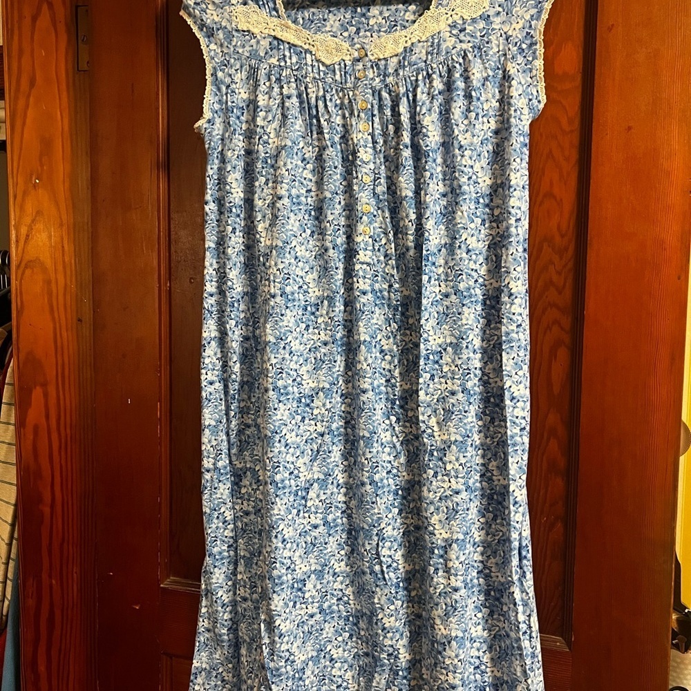 Eileen West Blue Floral Nightgown